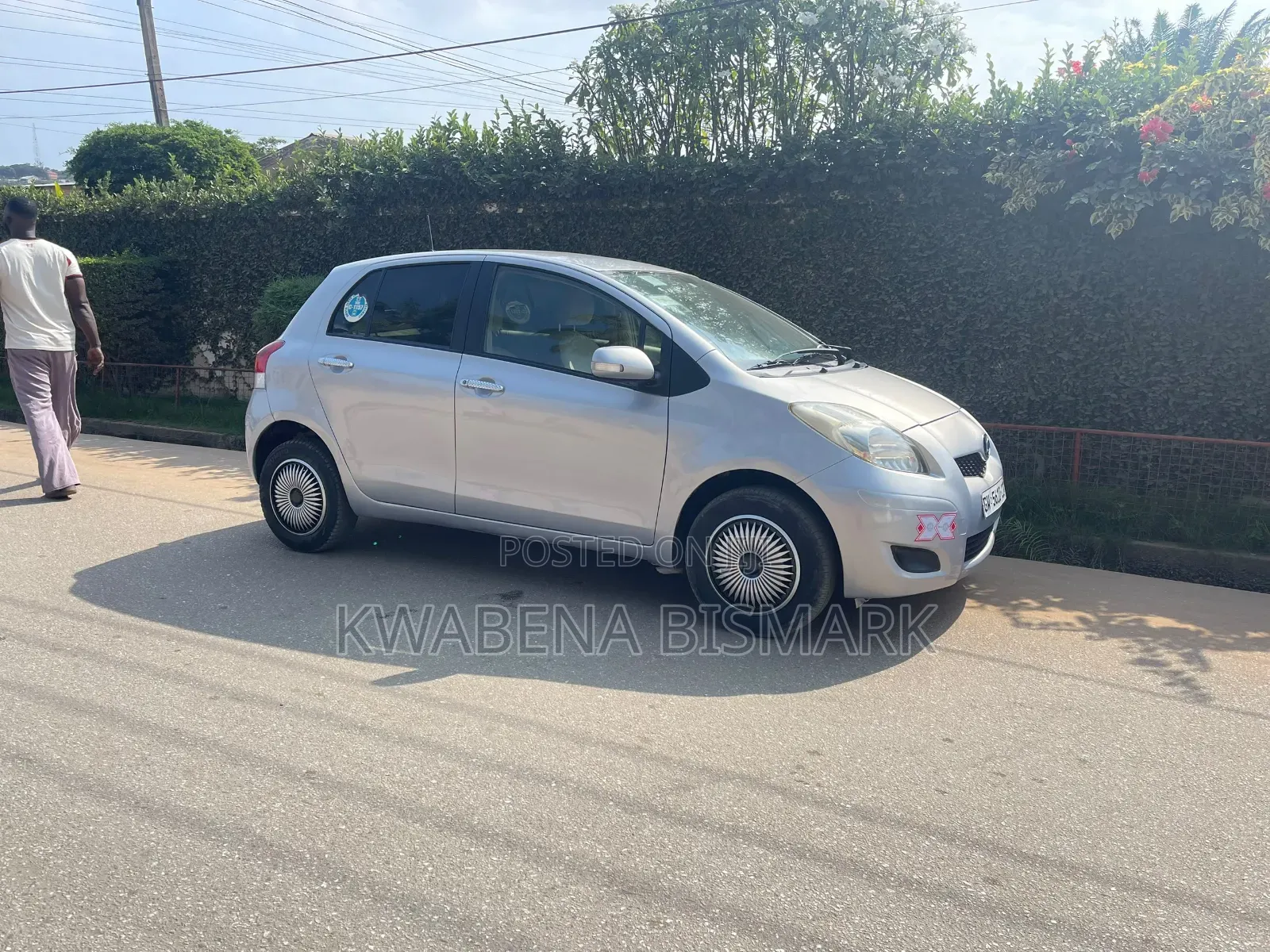 Toyota Vitz 2010 Silver