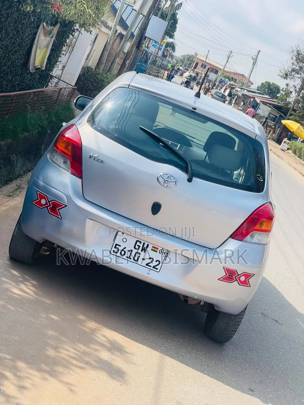 Toyota Vitz 2010 Silver