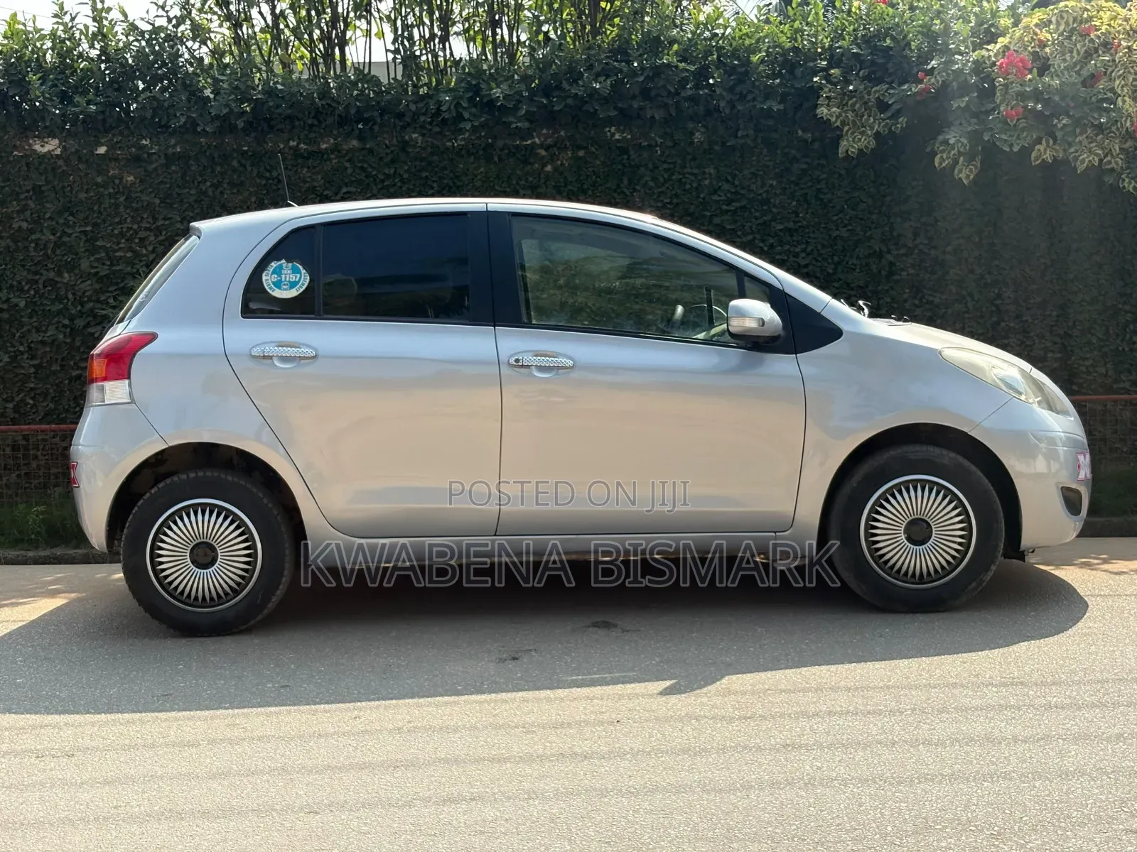 Toyota Vitz 2010 Silver