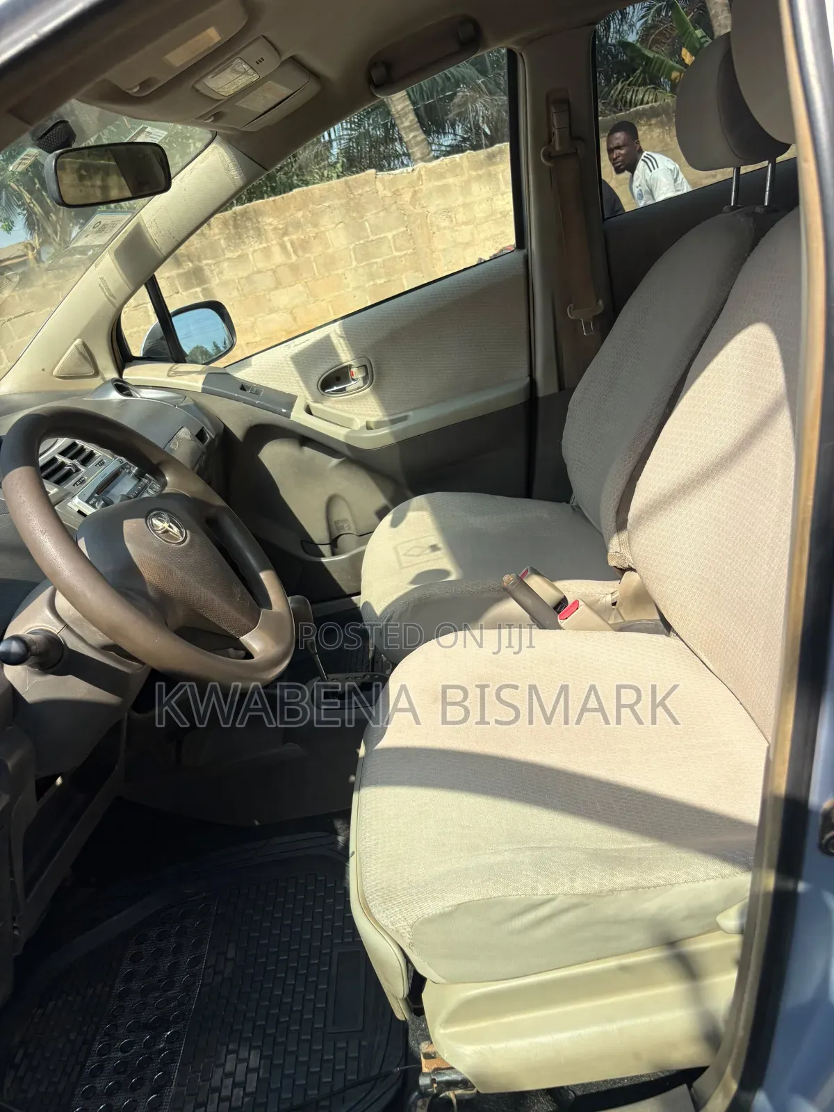 Toyota Vitz 2010 Silver