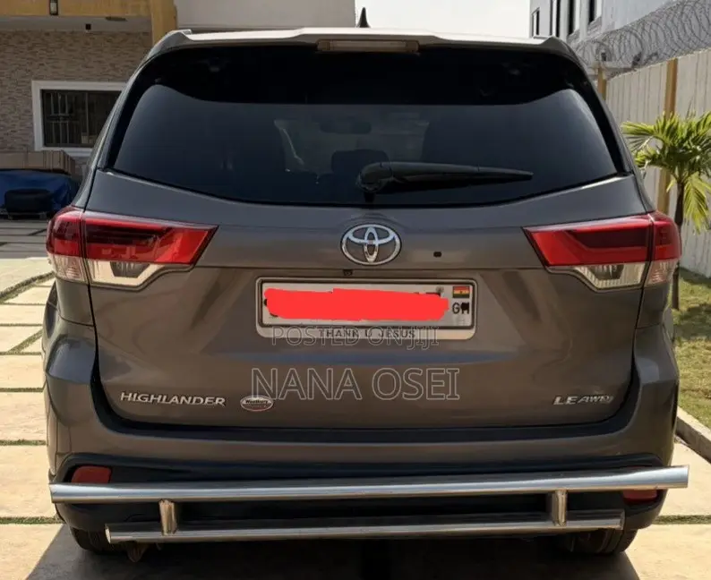 Toyota Highlander LE 4dr SUV AWD (3.5L 6cyl 6A) 2014 Gray