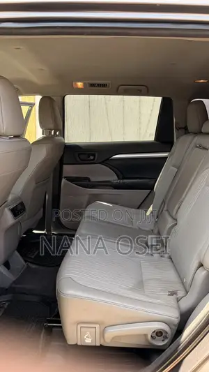 Toyota Highlander LE 4dr SUV AWD (3.5L 6cyl 6A) 2014 Gray