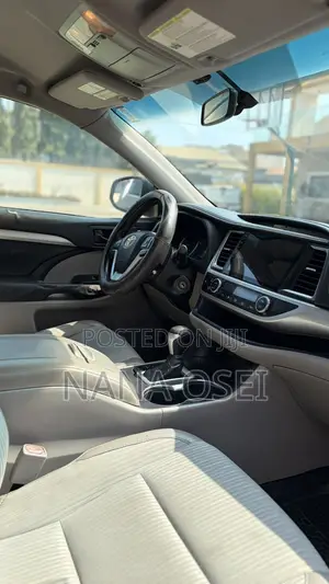 Toyota Highlander LE 4dr SUV AWD (3.5L 6cyl 6A) 2014 Gray