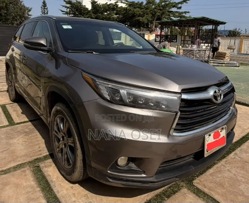 Toyota Highlander LE 4dr SUV AWD (3.5L 6cyl 6A) 2014 Gray