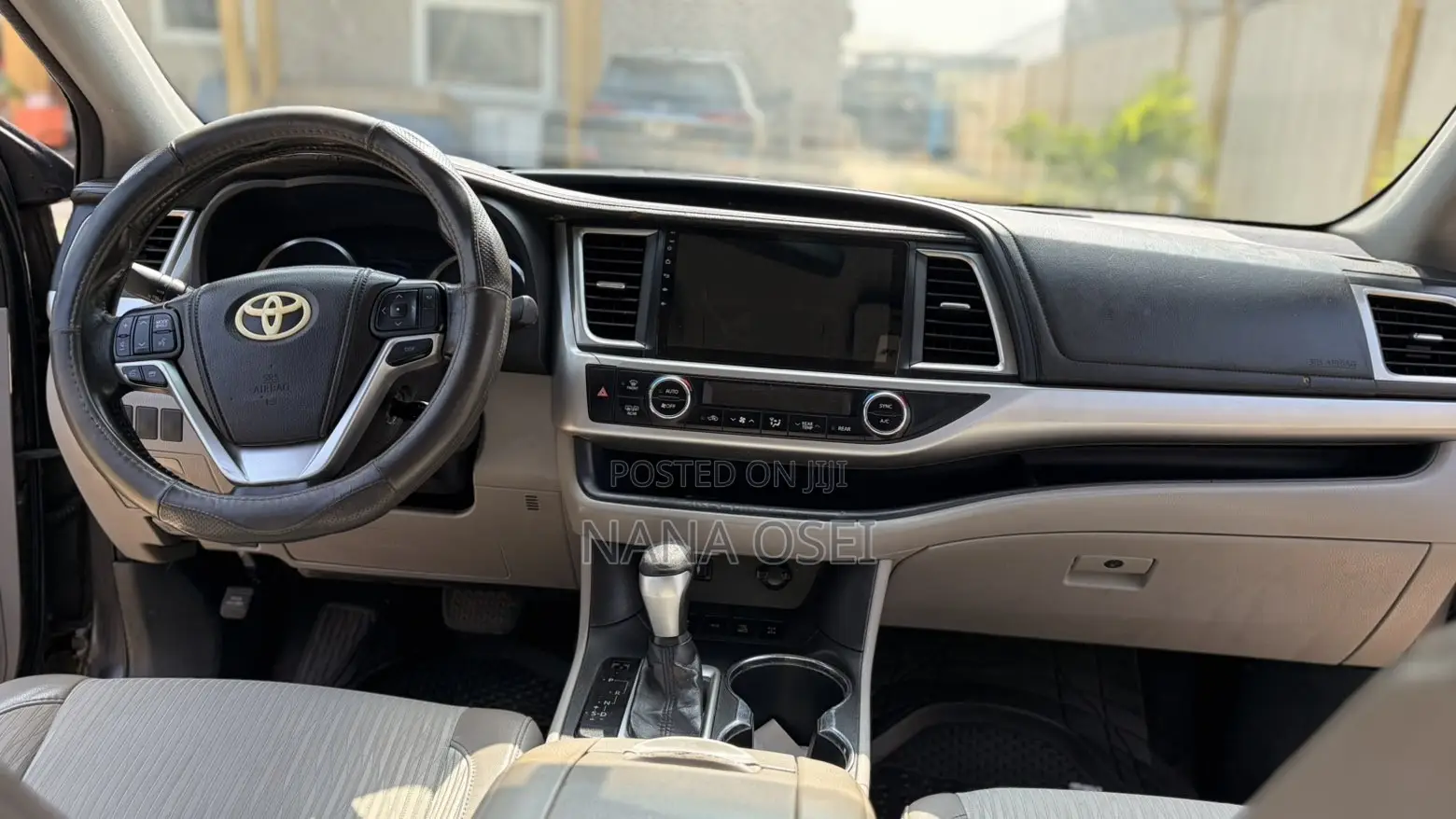 Toyota Highlander LE 4dr SUV AWD (3.5L 6cyl 6A) 2014 Gray