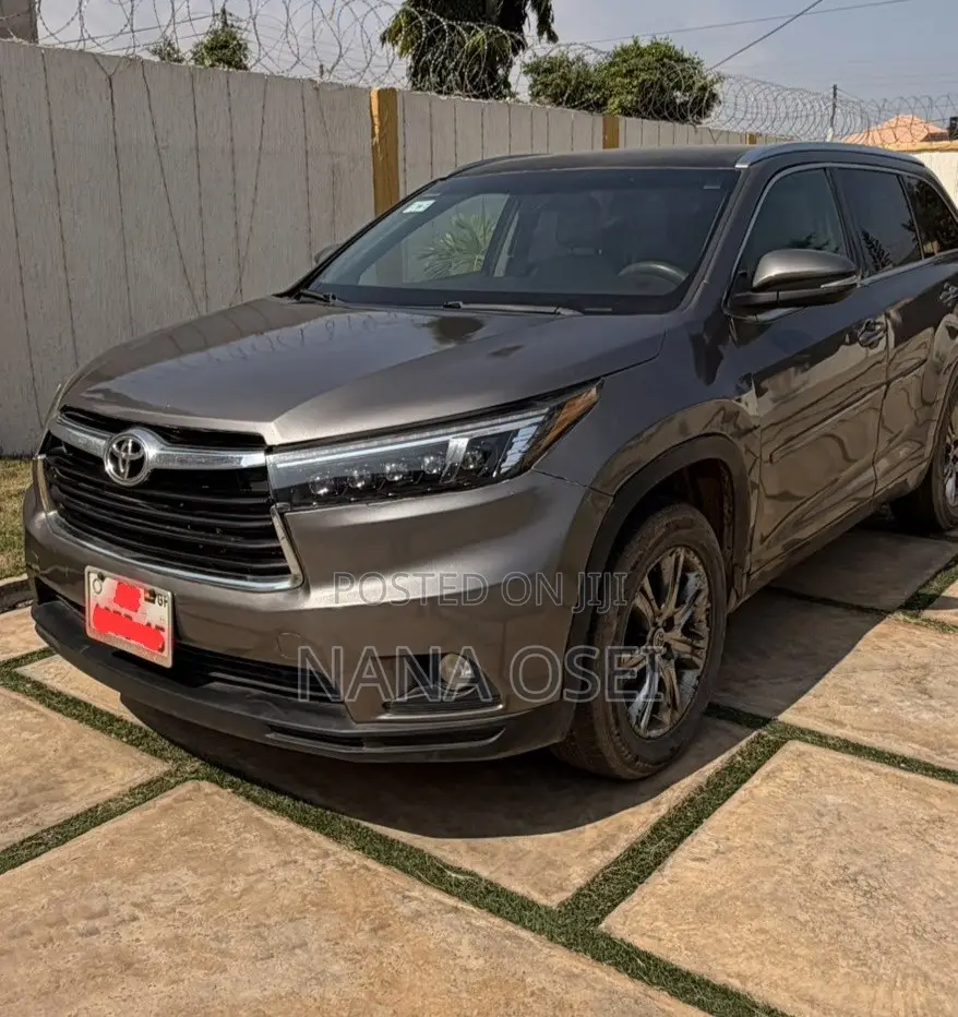Toyota Highlander LE 4dr SUV AWD (3.5L 6cyl 6A) 2014 Gray