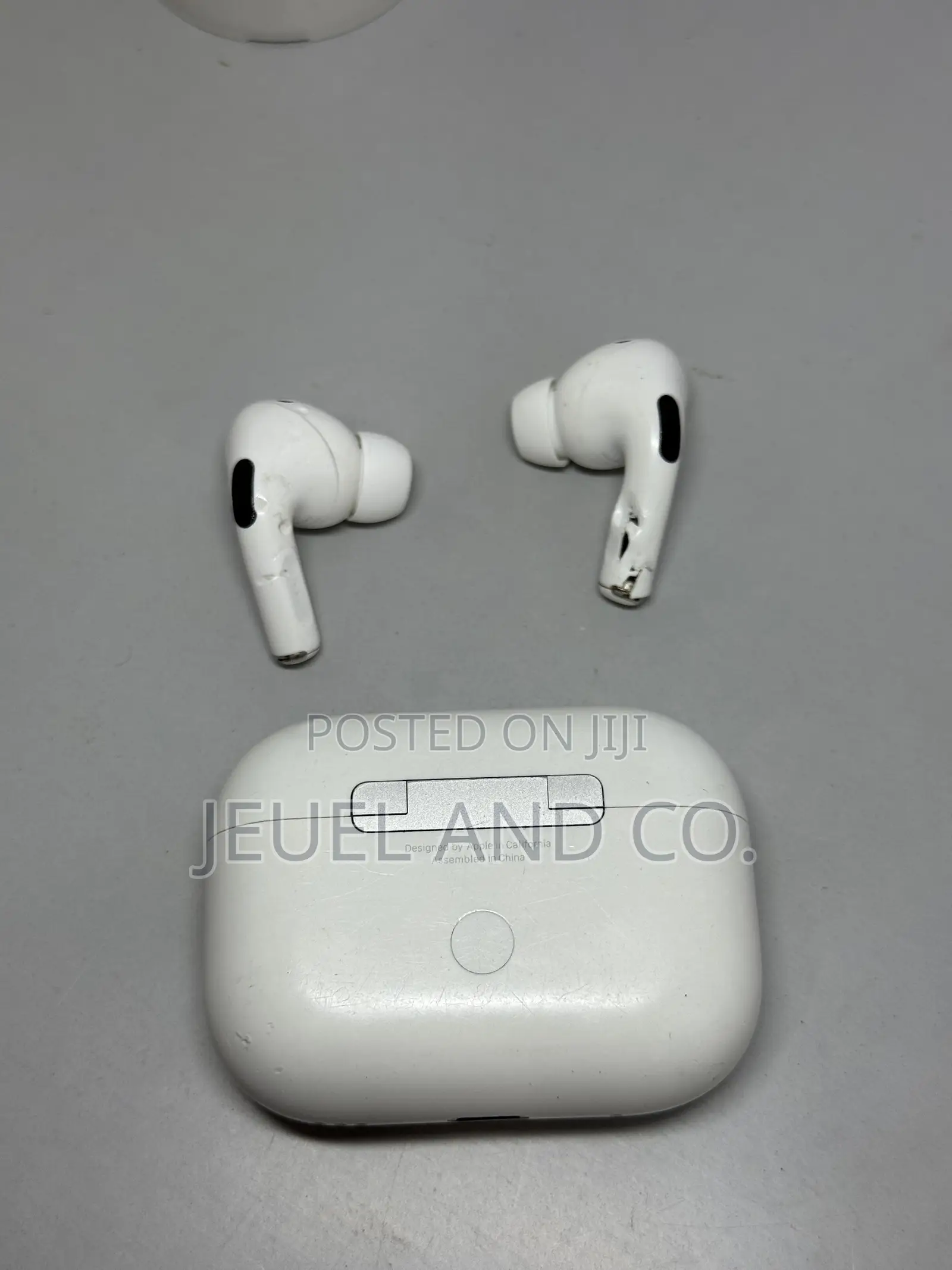 Authentic Apple Airpods Pro 2nd Gen. Lightning (Read Description)