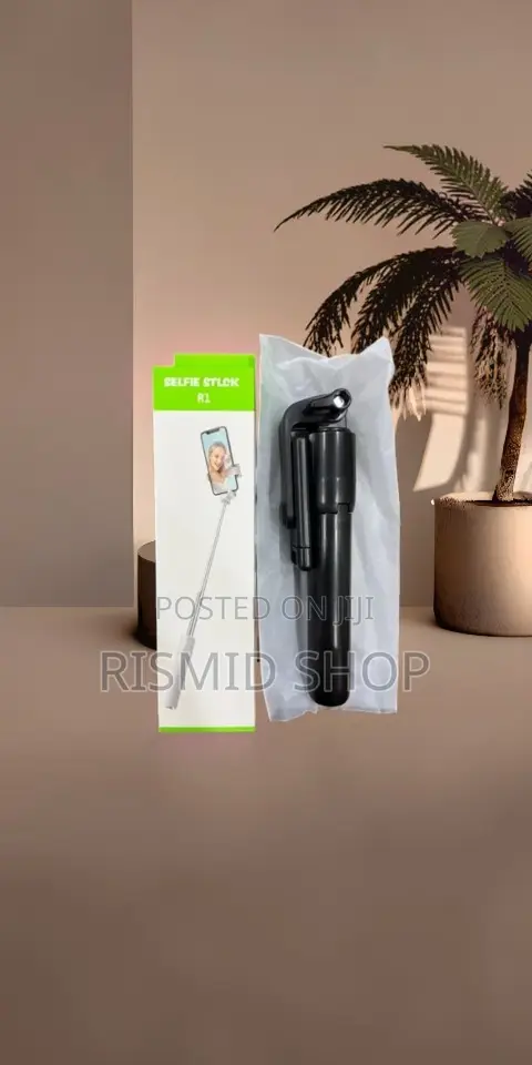 R1 Portable Extendable Selfie Vlogging Stick
