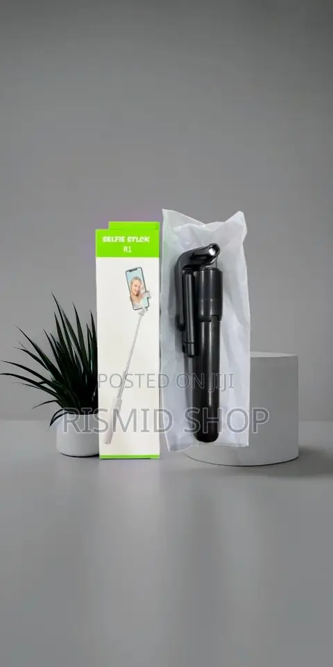 R1 Portable Extendable Selfie Vlogging Stick