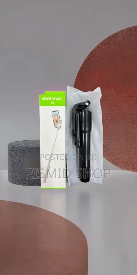 R1 Travel-Friendly Selfie Stick