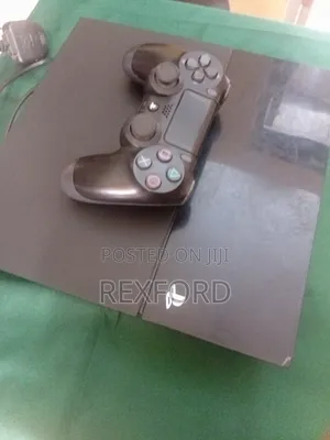 Playstation 4 (Standard)