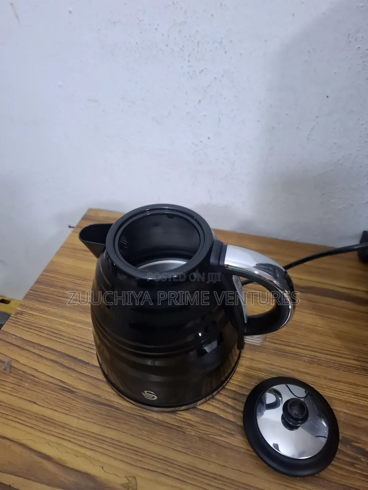Swan Symphony 1.7L Plastic Kettle From UK 