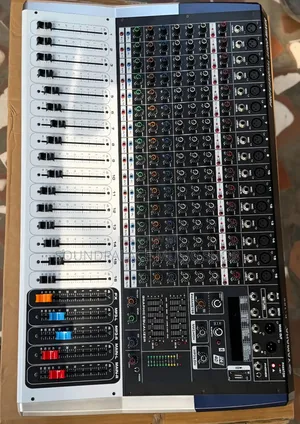 Yamaha KV-160 16-Channel Professional Powered Audio Mixer.