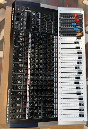 Yamaha KV-160 16-Channel Professional Powered Audio Mixer.