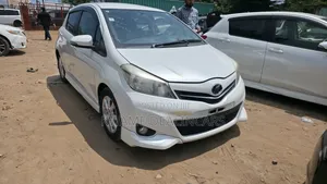 Toyota Vitz 1.5 FWD 5dr 2011 Pearl