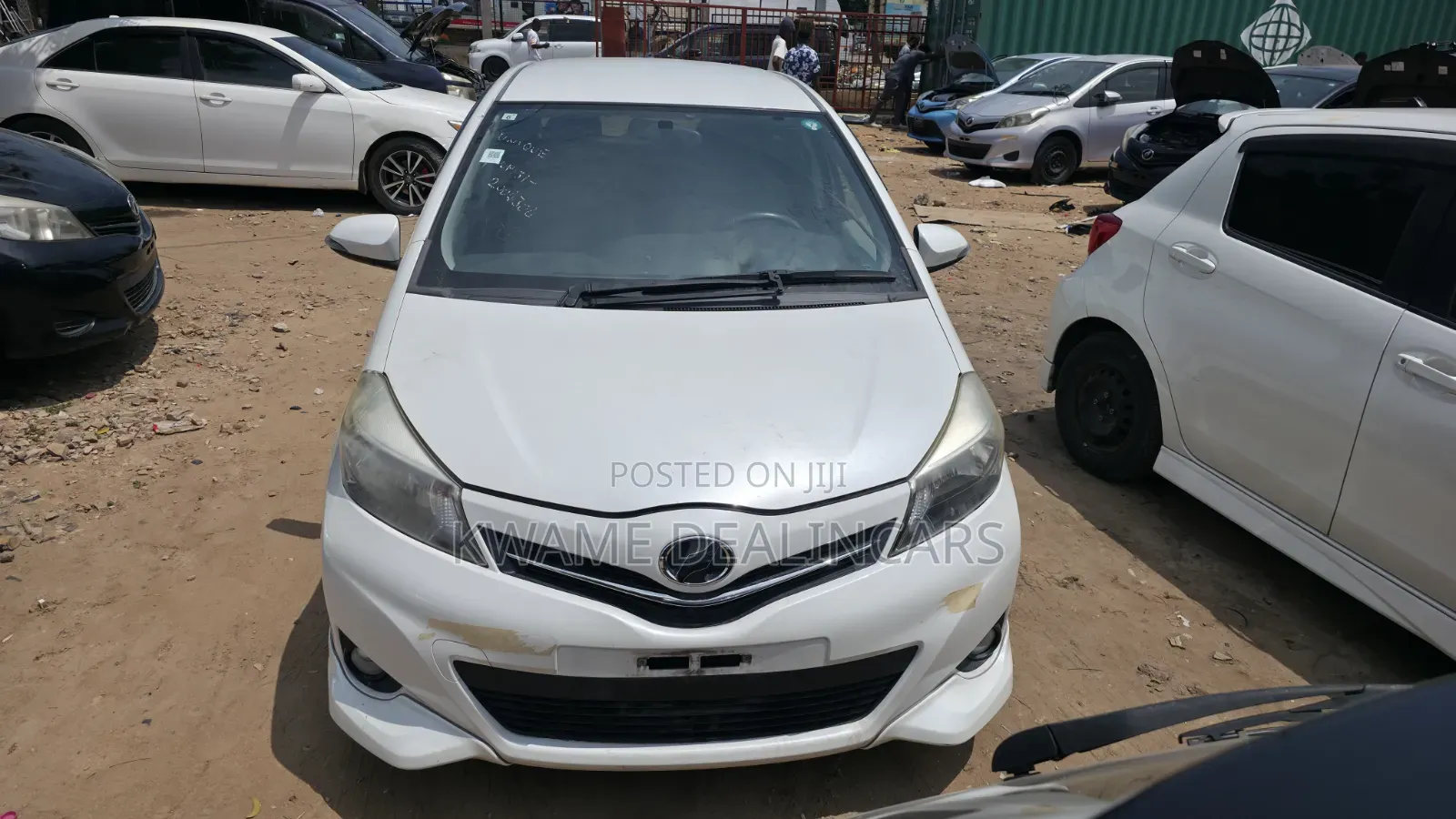 Toyota Vitz 1.5 FWD 5dr 2011 Pearl