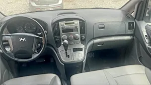 Hyundai Satellite 2011 White
