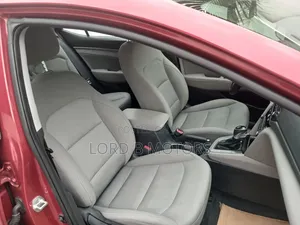 Hyundai Elantra 2018 Red