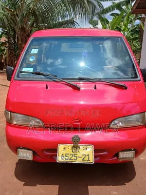 Hyundai H1 2002 Red