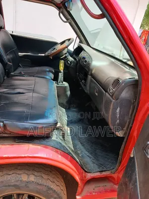Hyundai H1 2002 Red