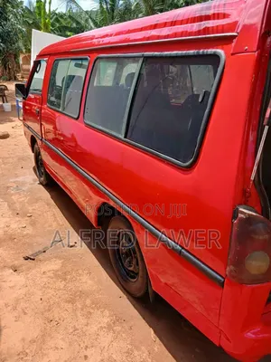 Hyundai H1 2002 Red