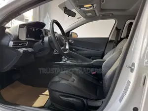 Hyundai Elantra 2024 White