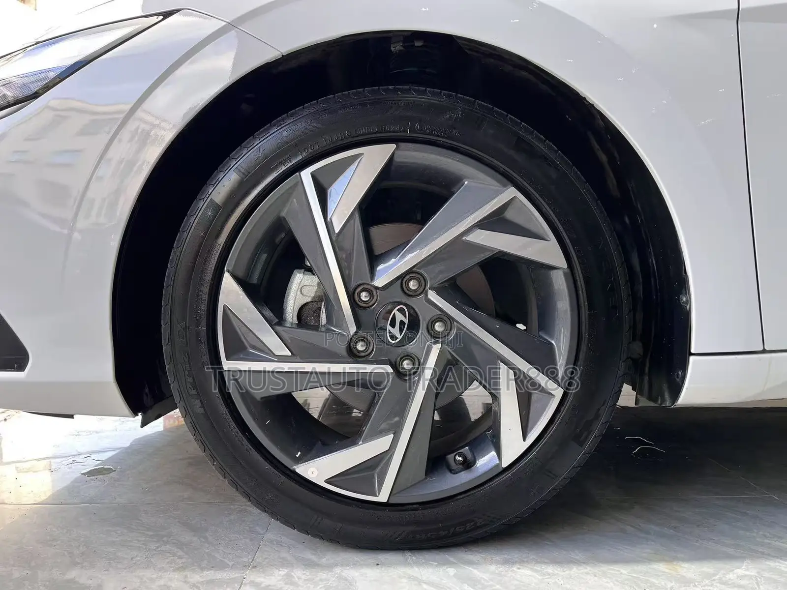 Hyundai Elantra 2024 White