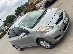 Toyota Vitz 1.3 FWD 5dr 2010 Gray