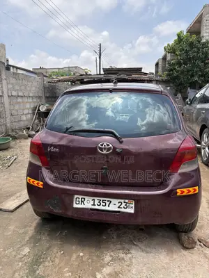 Toyota Vitz 1.0 FWD 3dr 2010 Brown