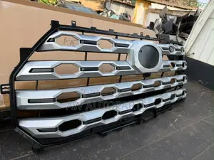Toyota Tundra 2022 Grille Silver.