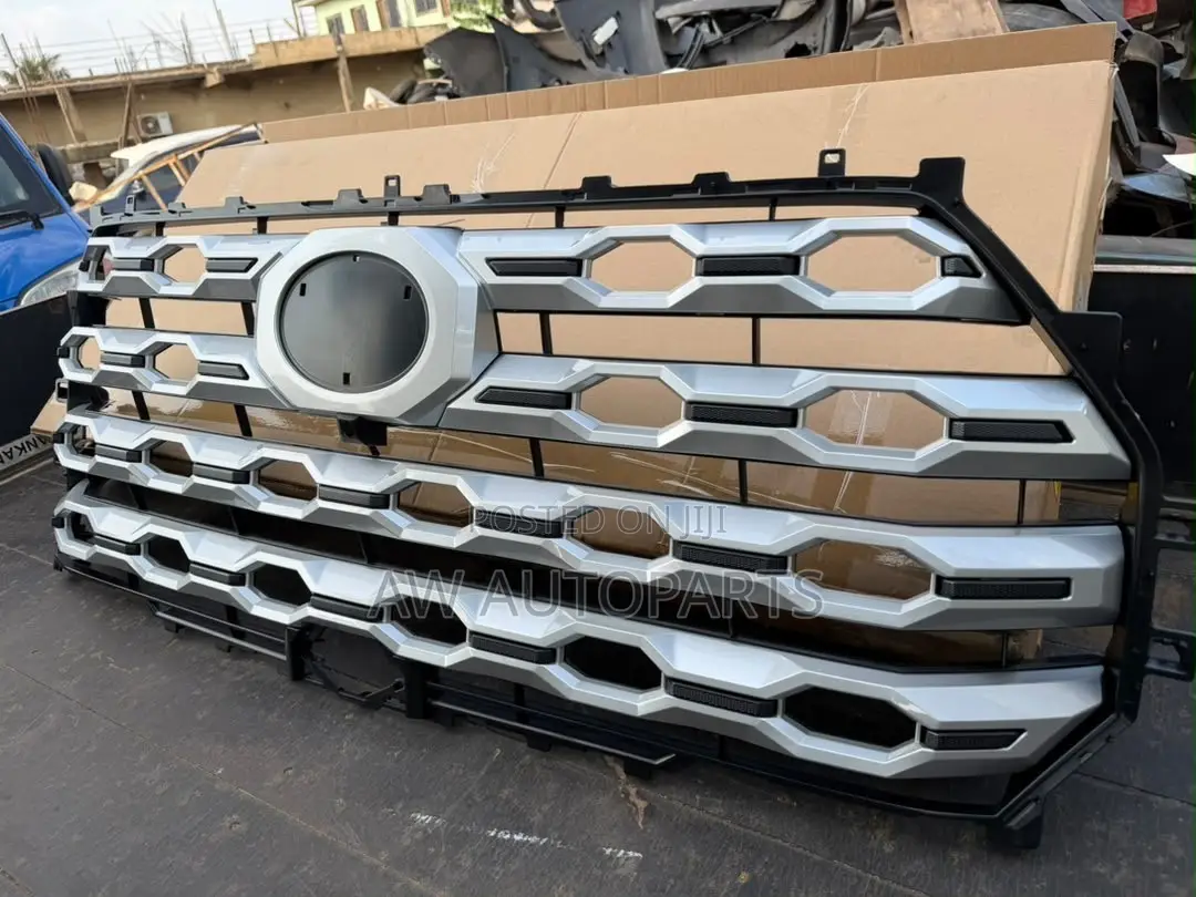 Toyota Tundra 2022 Grille Silver.