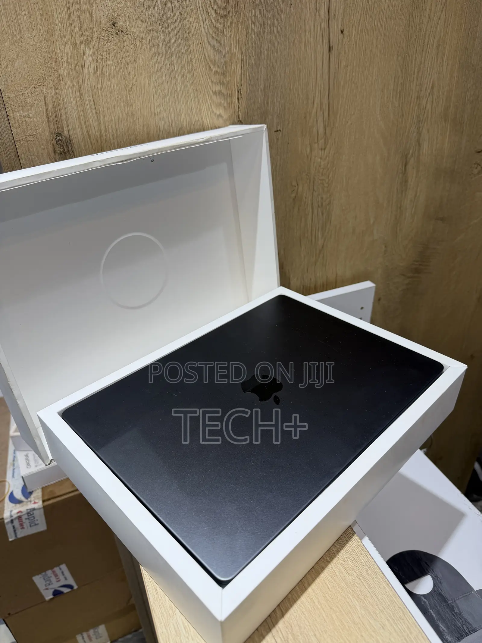 Laptop Apple MacBook Pro 2025 M5 16GB Apple M5 SSD 512GB
