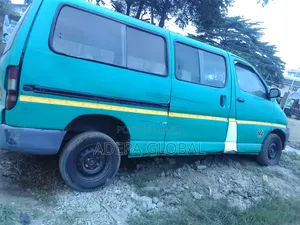 Toyota HiAce 2017 Blue