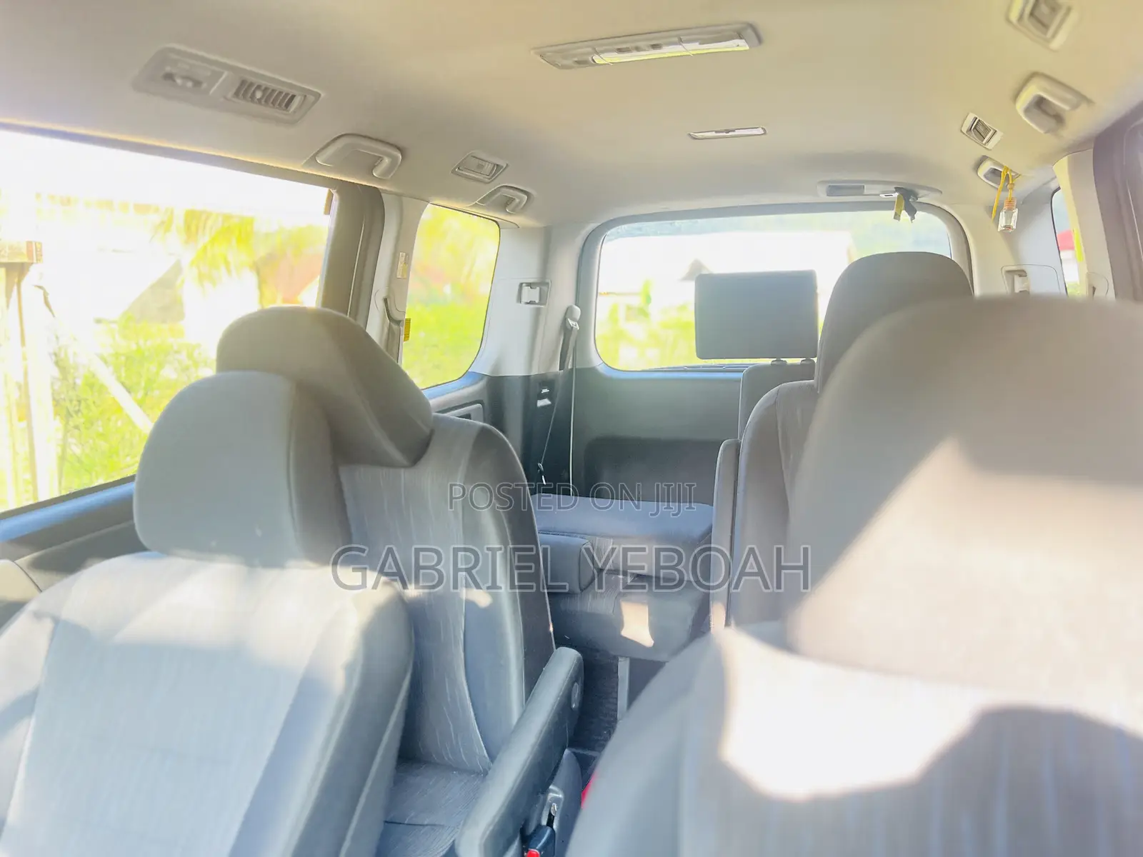 Toyota Voxy V 4WD 7-Seater 2013 White