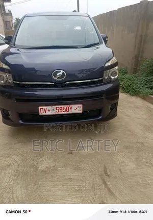 Toyota Voxy 2014 Beige