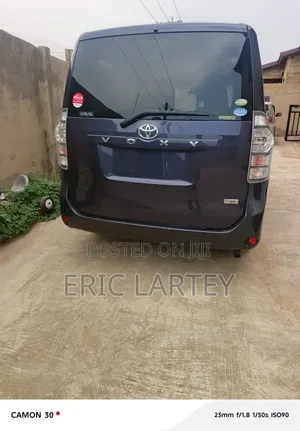 Toyota Voxy 2014 Beige