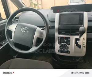 Toyota Voxy 2014 Beige