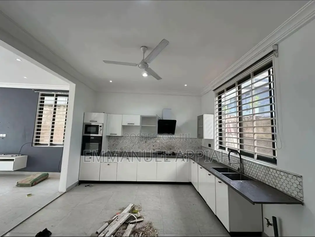 3bdrm Townhouse / Terrace in Haatso Boshey for rent