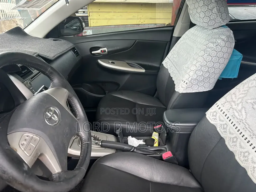Toyota Corolla Altis 2010 Black