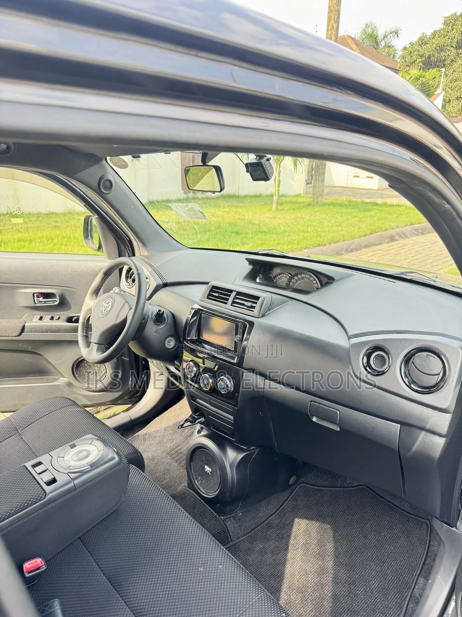 Toyota bB 2015 Black