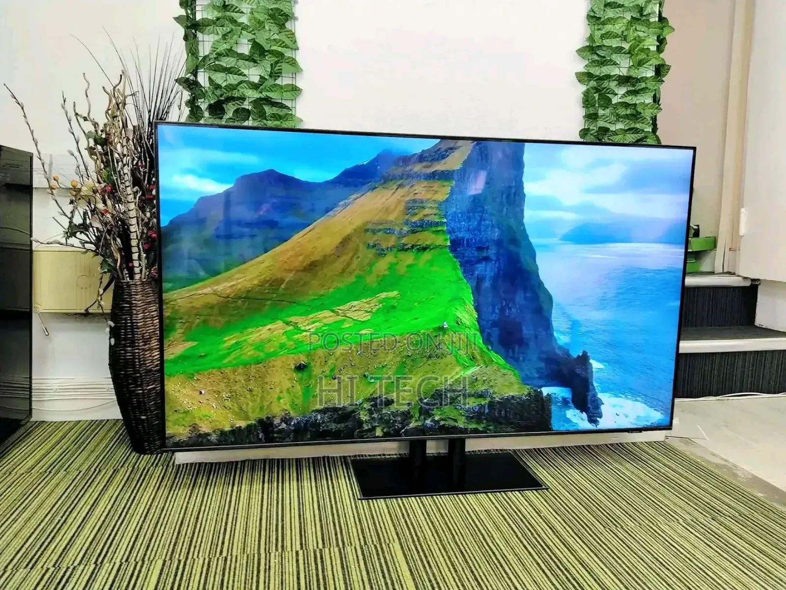 Samsung 65inches Smart TV