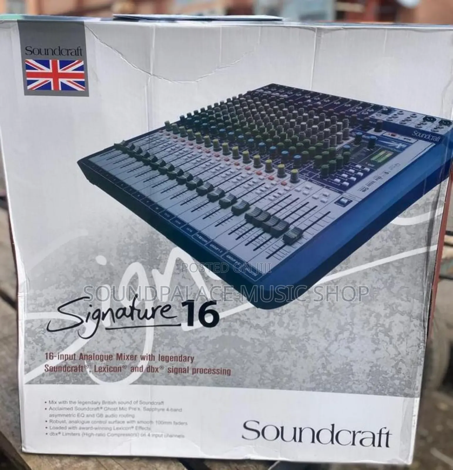 Soundcraft Signature 16 Compact Analog Mixer