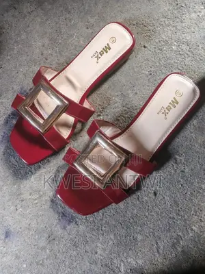 Women’s Red Fashion Sandals With Stylish Buckle