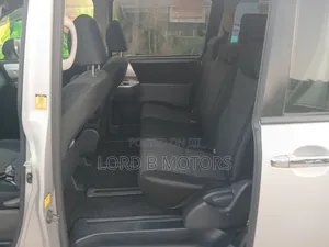 Toyota Voxy 2010 Silver