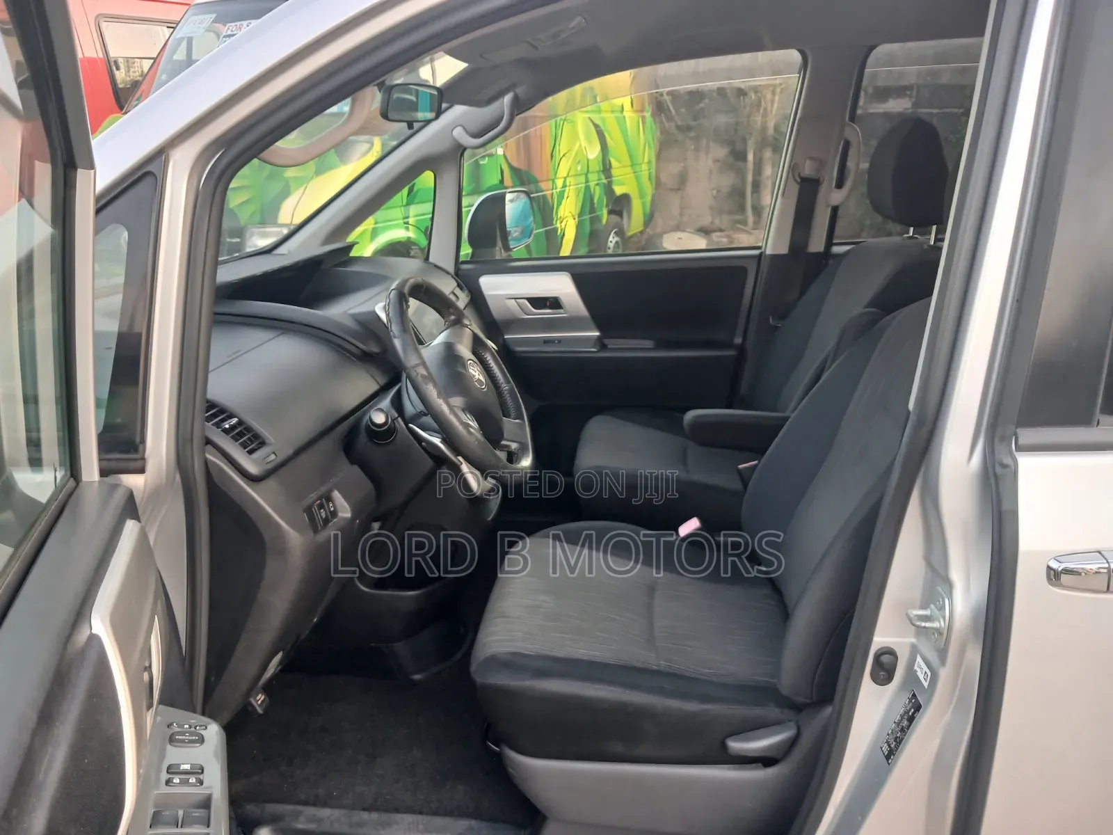 Toyota Voxy 2010 Silver