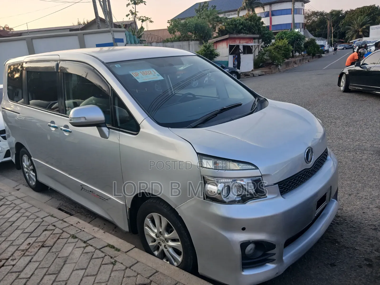 Toyota Voxy 2010 Silver