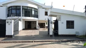 3bdrm House in Labone, Coffee Shop Area for rent