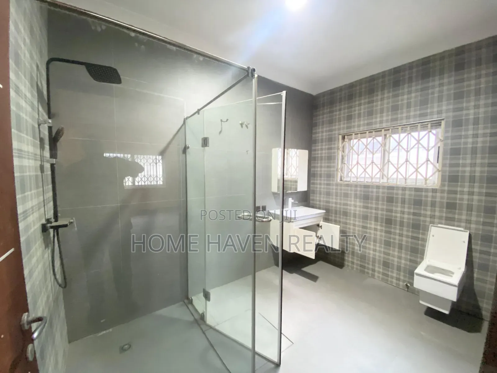 5bdrm House in Spintex Coastal, Coca Cola for rent