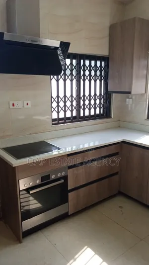 3bdrm House in Labone, Coffee Shop Area for rent