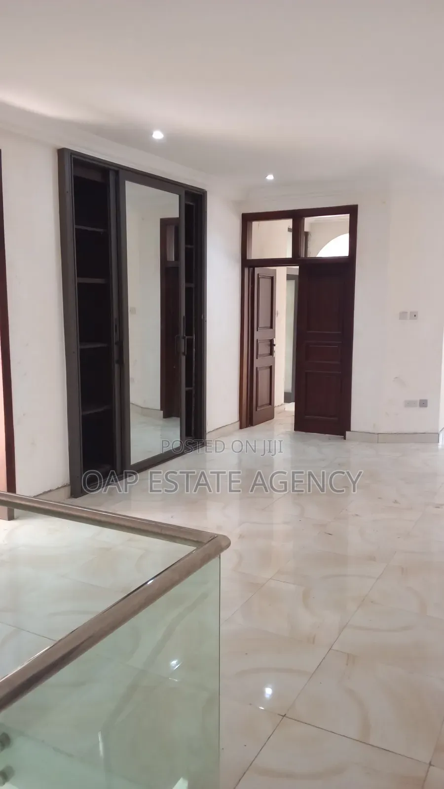 3bdrm House in Labone, Coffee Shop Area for rent